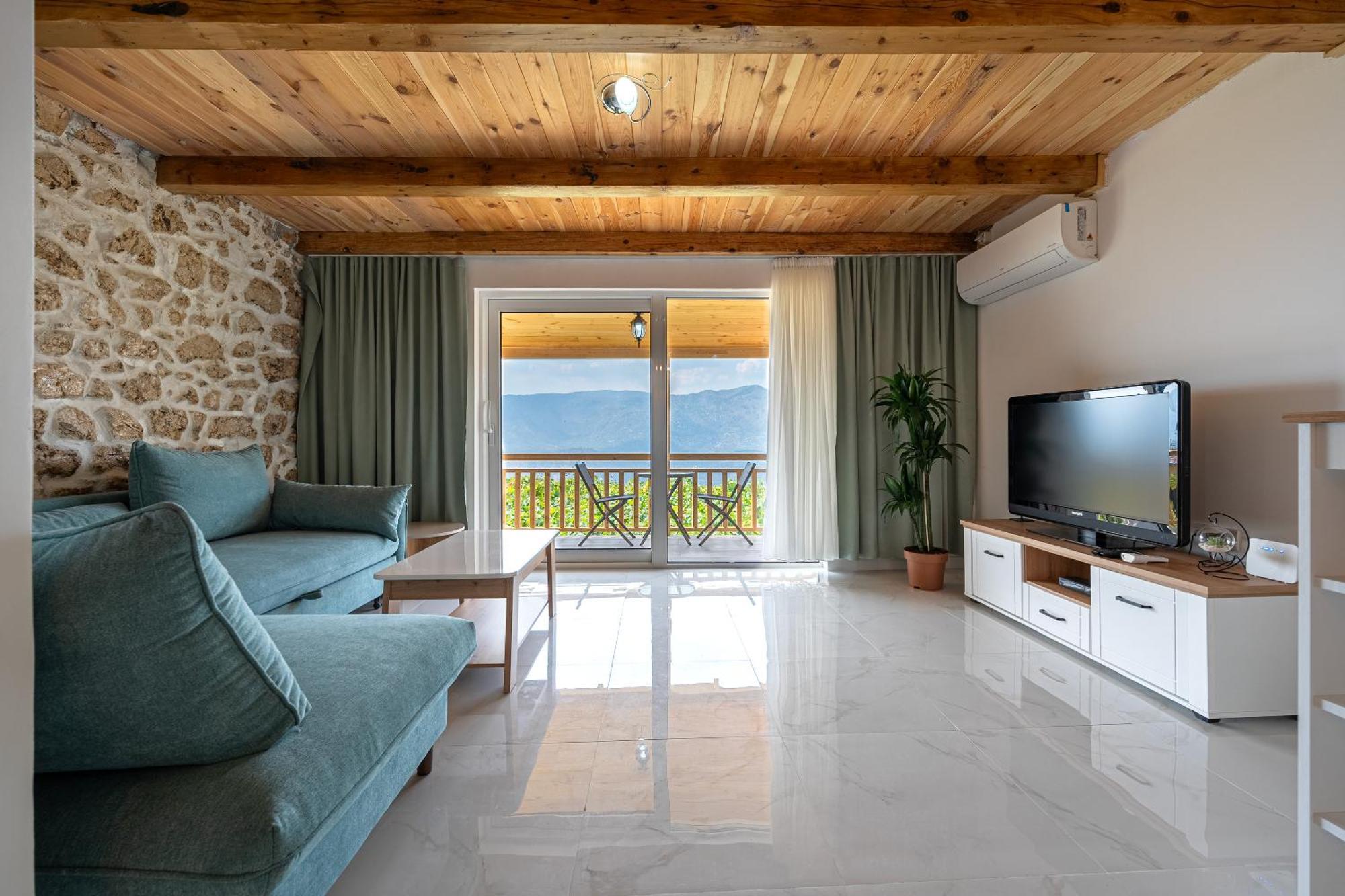 Ostrog Retreat Apartment Povija